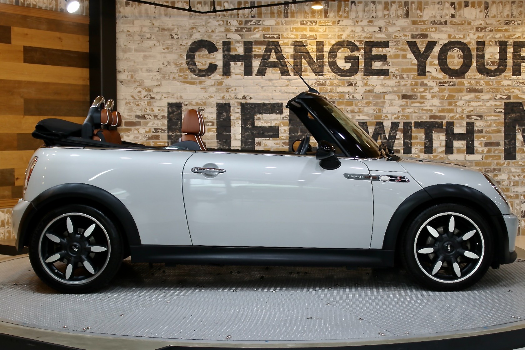 BMWMINIコンバーチブルサイドウォーク希少MT訳アリにつきお安く BMW、MINI コンバーチブル限定車「サイドウォーク・エディション