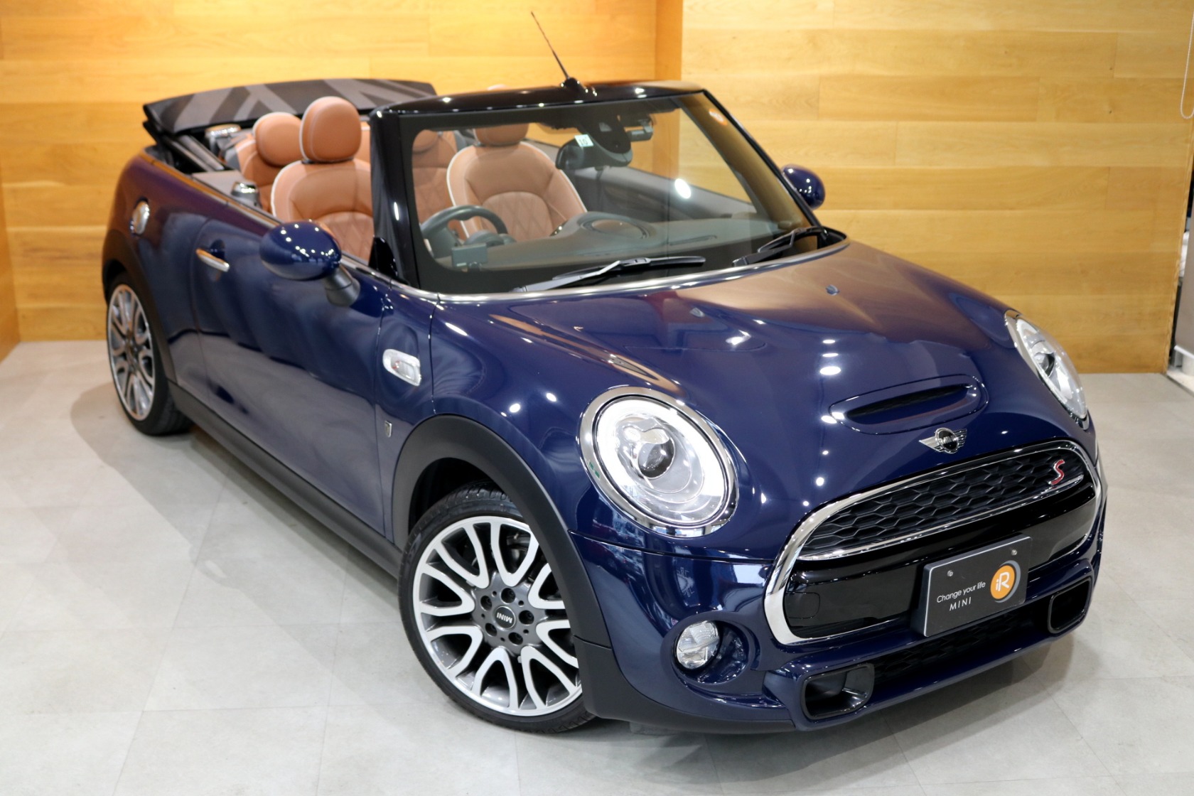 ミニコンバーチブル クーパーS Yoursパッケージ | BMW | MINI