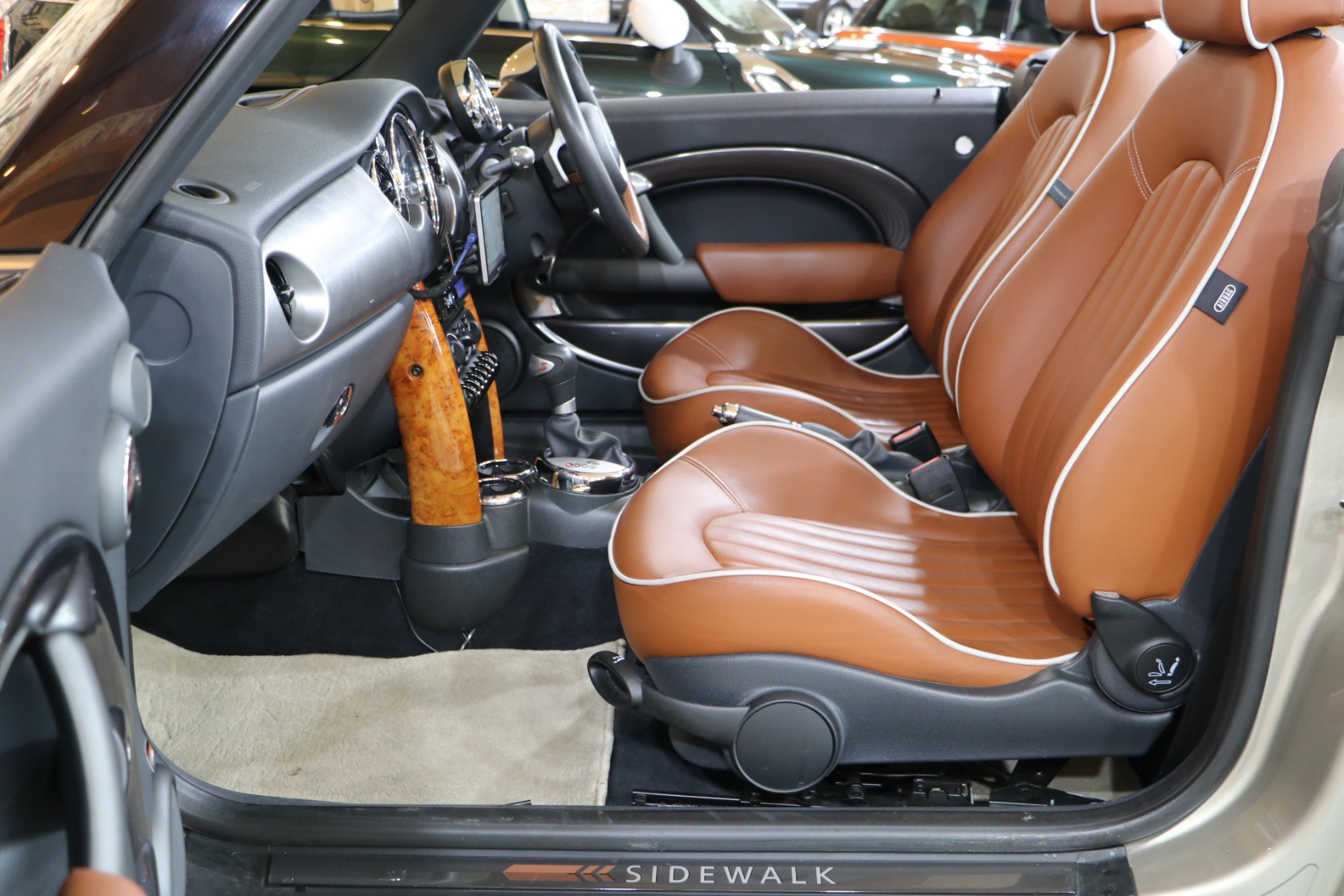 ミニコンバーチブル クーパーS サイドウォーク | BMW | MINI（ミニ）の 