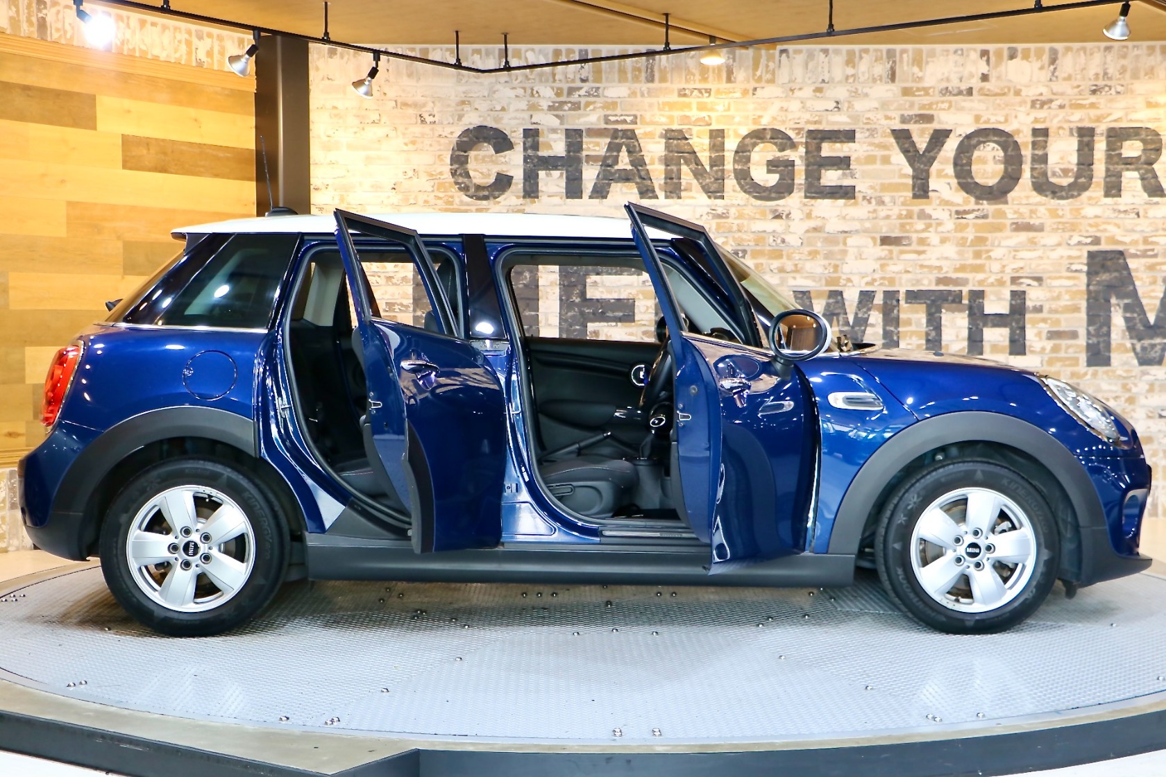 ミニ5ドア クーパー ミントパッケージ | BMW | MINI（ミニ）の