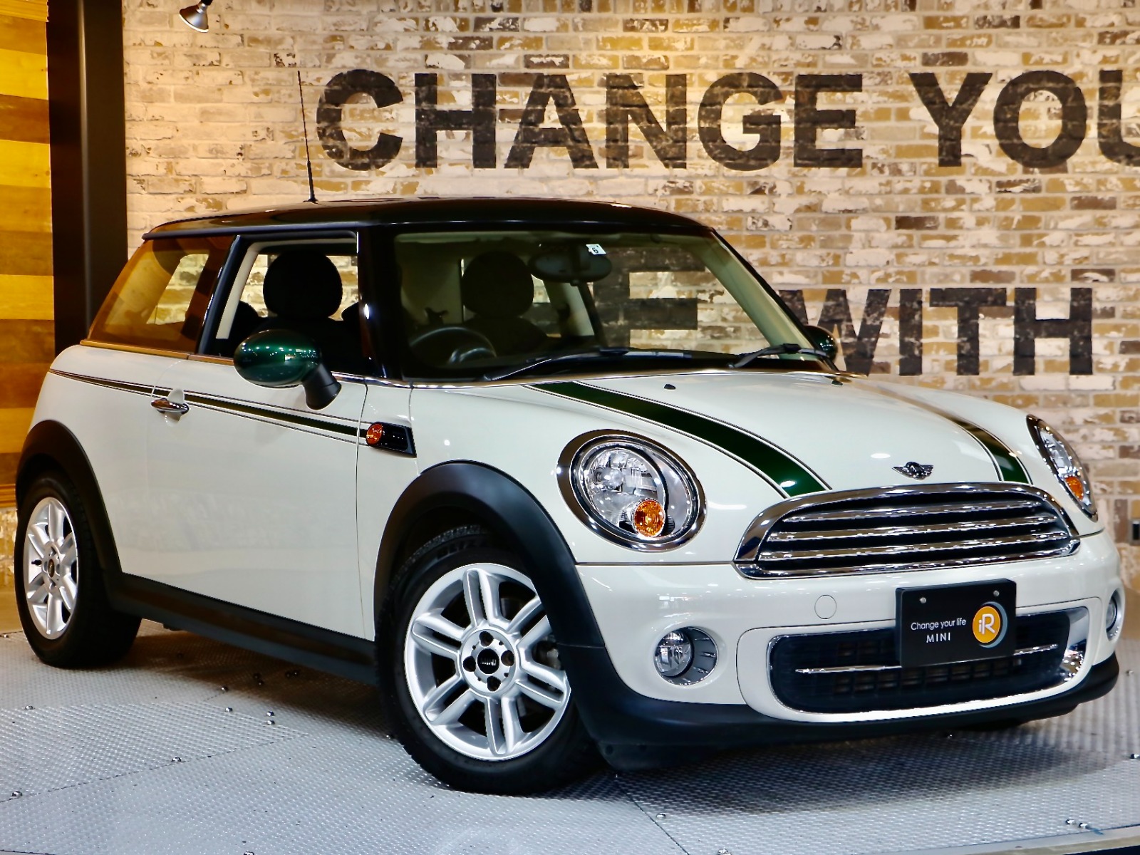 MINI ミニクーパーボンネット平成27年式ホワイト