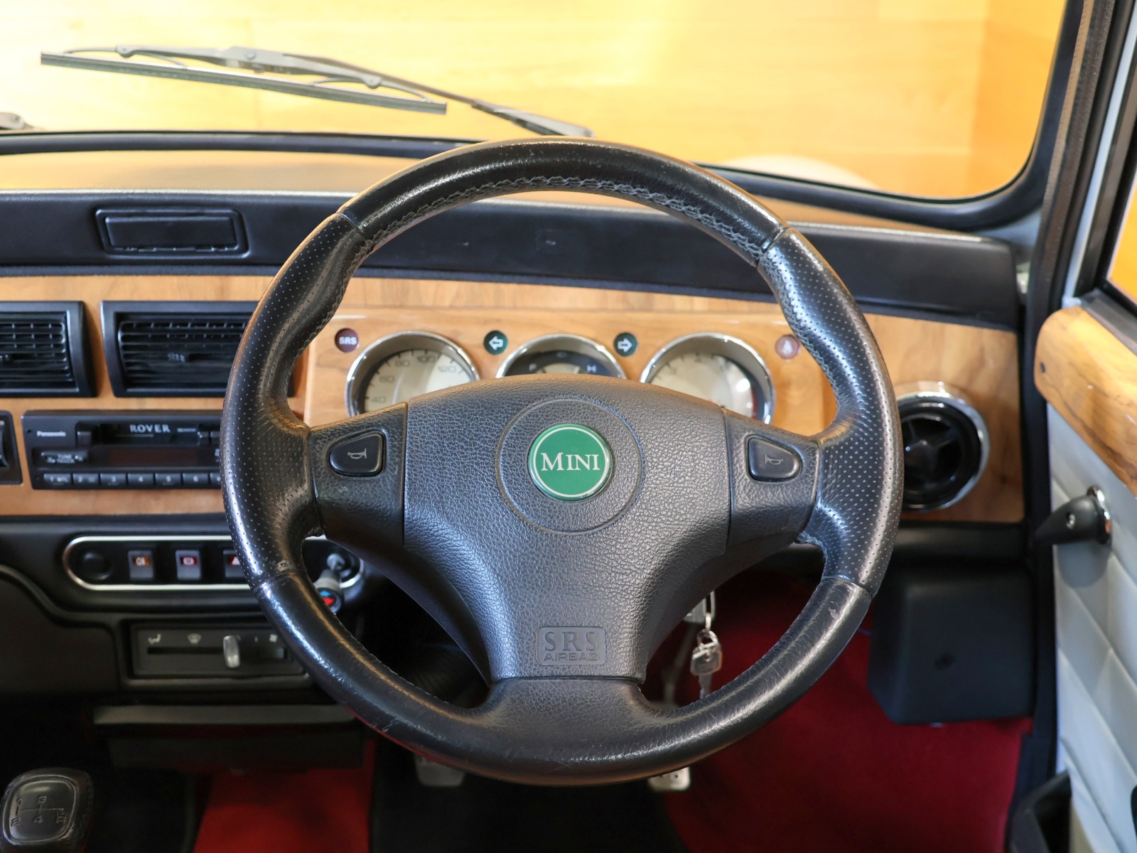 マウントニー MOUNTNEY 30パイ ステアリング 旧車 ミニクーパー マウントニー MOUNTNEY 30パイ ステアリング 旧車 ミニクーパー