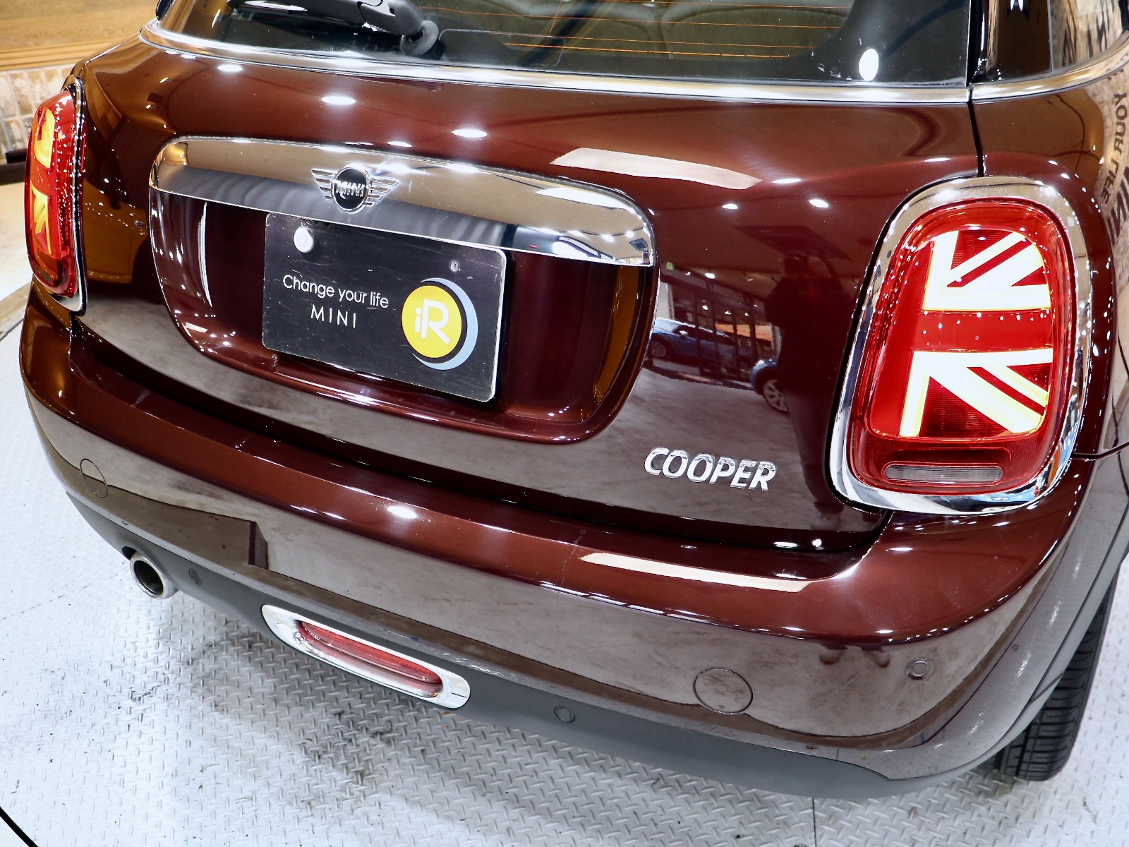 BMW MINI F54F56 MINI BURGUNDY EDITION 限定 エレガントな大人向けの限定車「MINIバーガンディーエディション