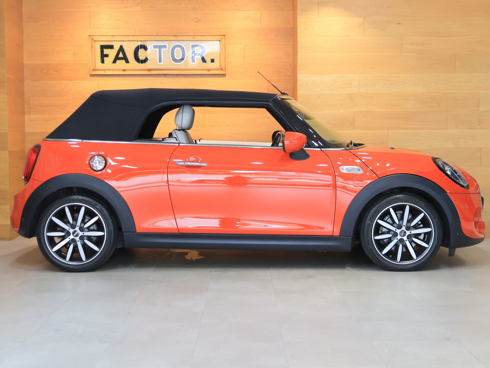 ミニコンバーチブル クーパーS ラウンジスタイル | BMW | MINI