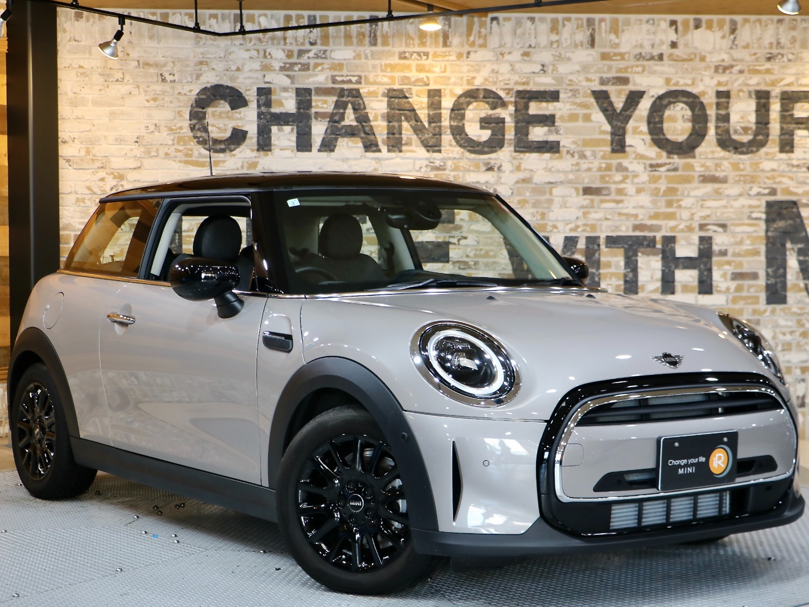 MINI 純正　タイヤ付ホイール￼￼ リヴォレットスポーク　スペクトルグレー MINI 純正 タイヤ付ホイール￼￼ リヴォレットスポーク スペクトル