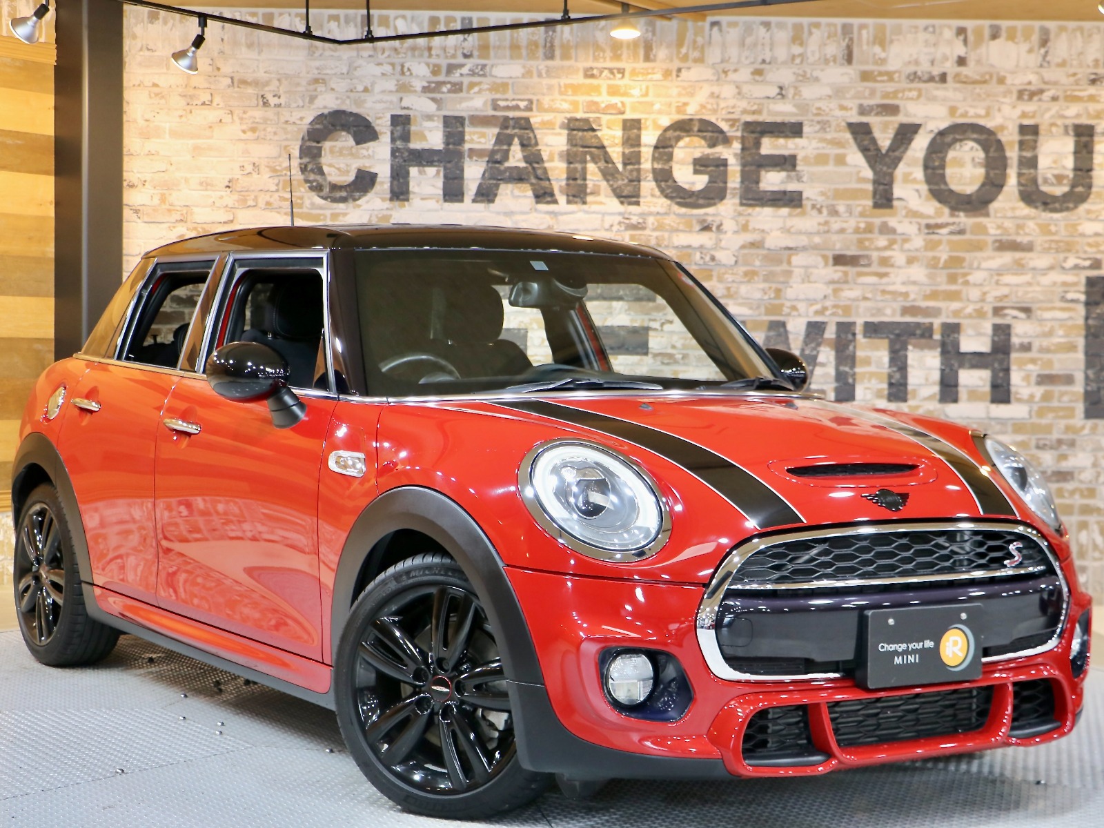 ミニ5ドア クーパーS JCWパッケージ | BMW | MINI（ミニ）の中古車専門店iR