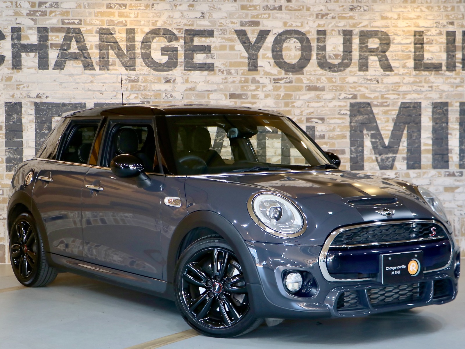 ミニ 5ドア クーパーS JCW パッケージ | BMW | MINI（ミニ）の中古車