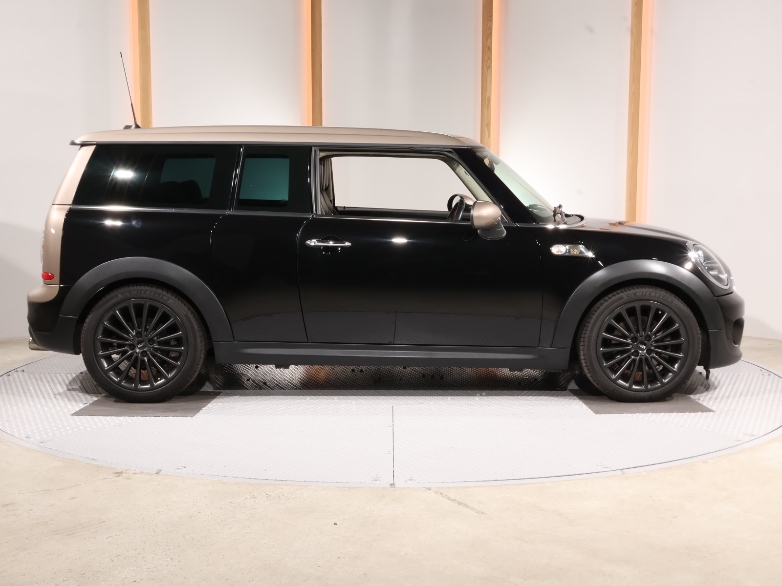 ミニ クラブマン クーパーS ボンドストリート | BMW | MINI