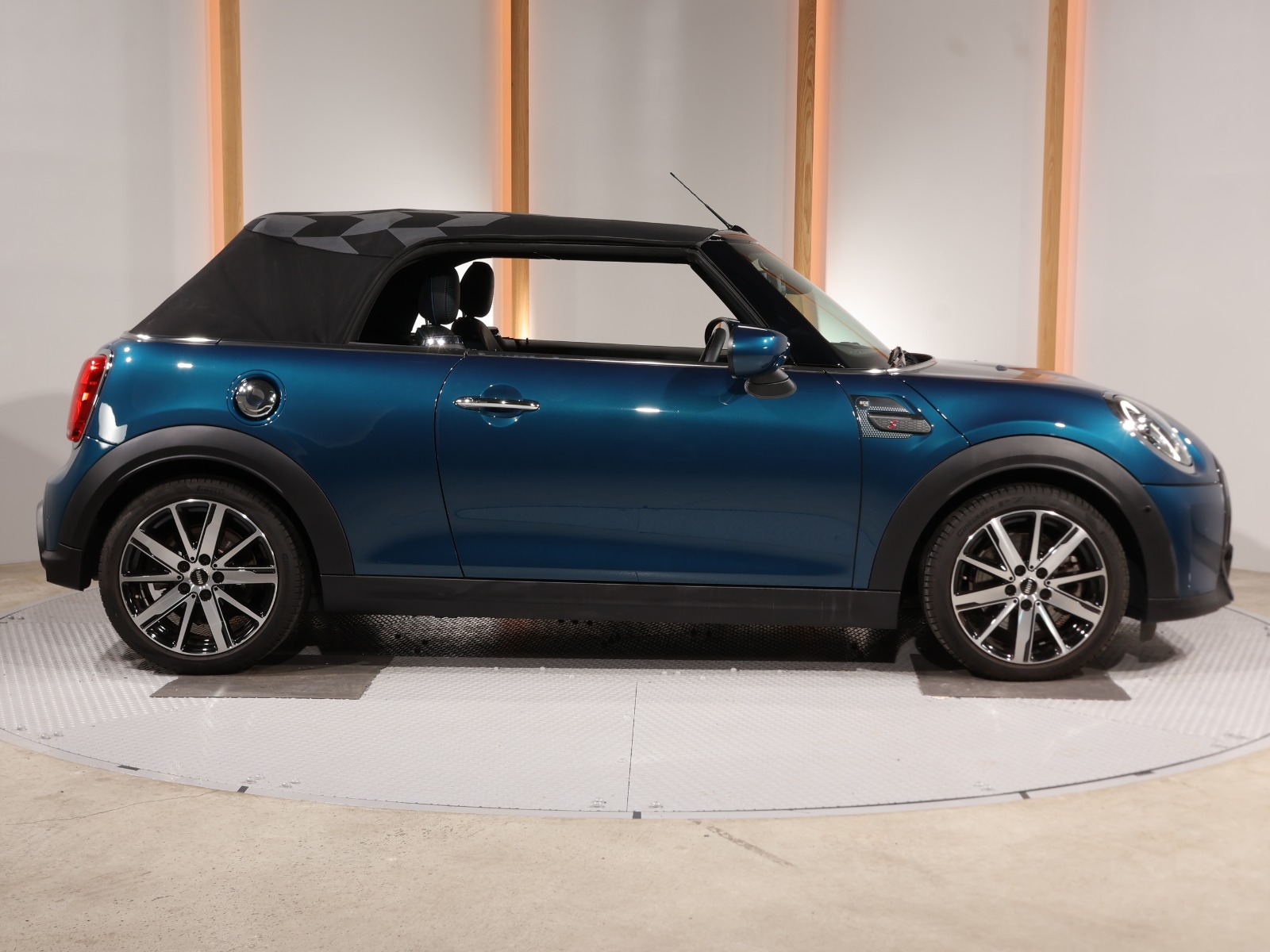 ミニコンバーチブル クーパーS SIDEWALK ED. | BMW | MINI(ミニ ミニコンバーチブル クーパーS SIDEWALK ED. | BMW | MINI(ミニ