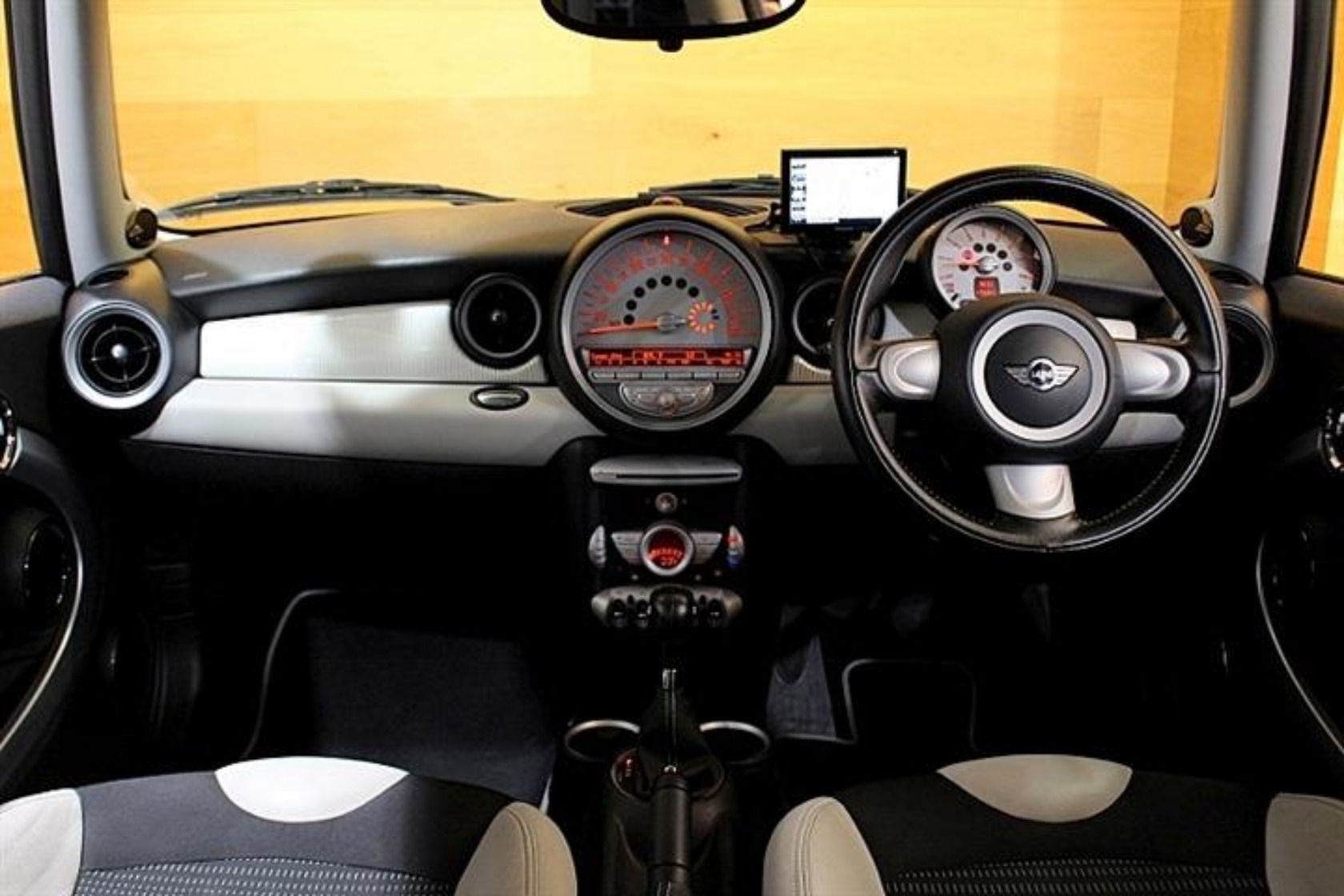 ミニ クーパー カムデン | BMW | MINI(ミニ)の中古車専門店iR ミニ クーパー カムデン | BMW | MINI(ミニ)の中古車専門店iR