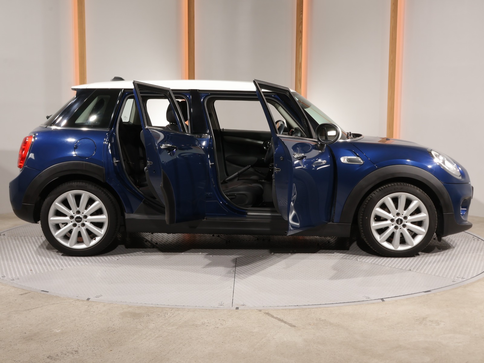 ミニ5ドア クーパー | BMW | MINI（ミニ）の中古車専門店iR