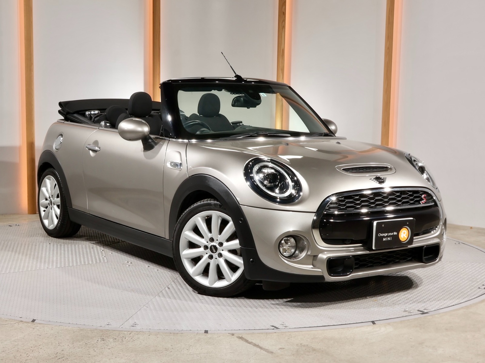 ミニコンバーチブル クーパーS サイドウォーク | BMW | MINI