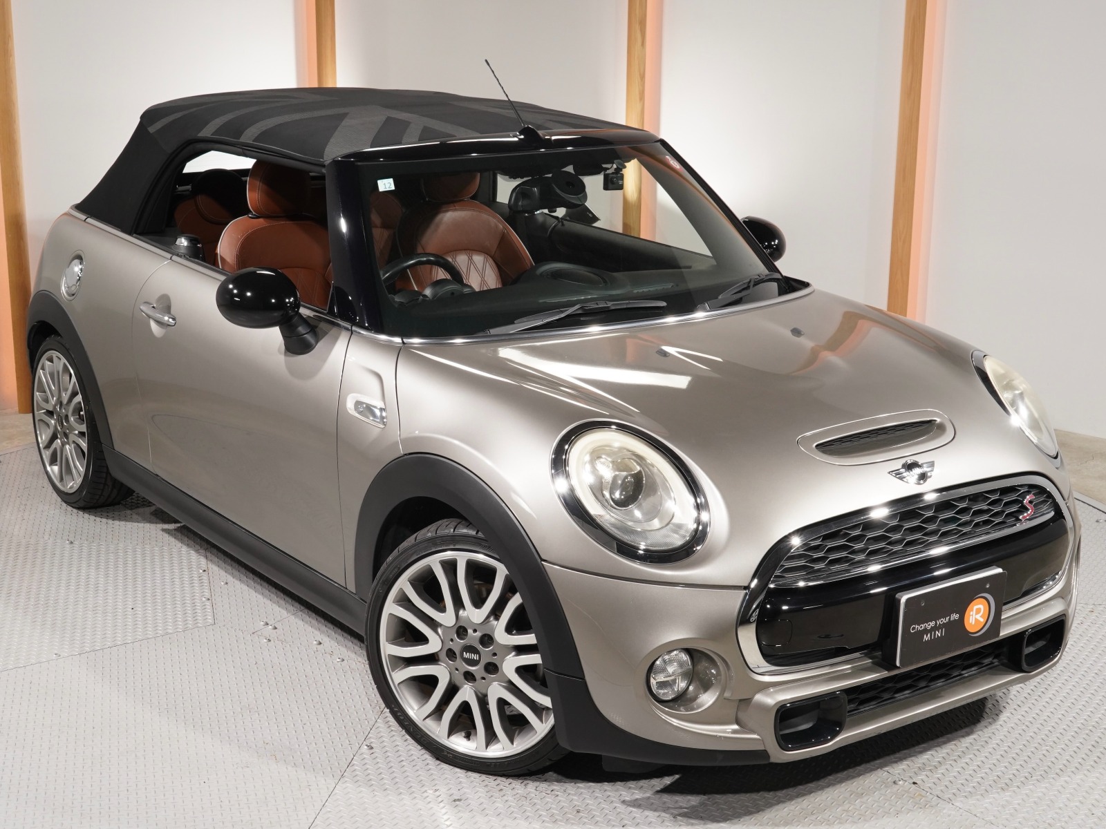 ミニコンバーチブル クーパーS YOURS PKG | BMW | MINI（ミニ