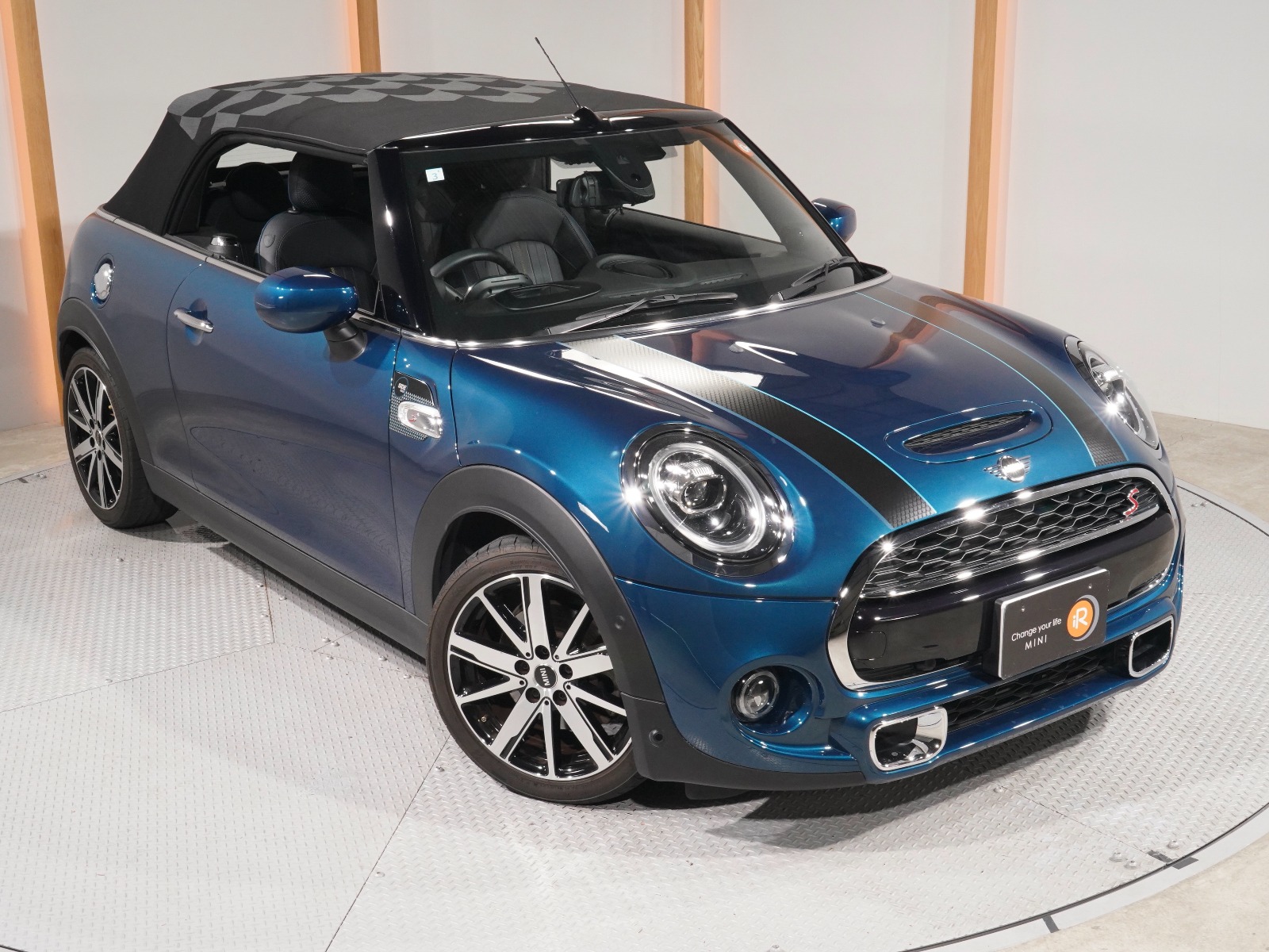 ミニコンバーチブル クーパーS SIDEWALK ED. | BMW | MINI（ミニ