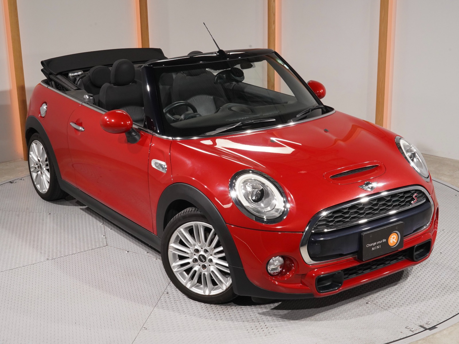 1/18 ミニクーパー S コンバーチブル レッド F57 ディーラー特注品 1/18 ミニクーパー S コンバーチブル レッド F57 ディーラー特注