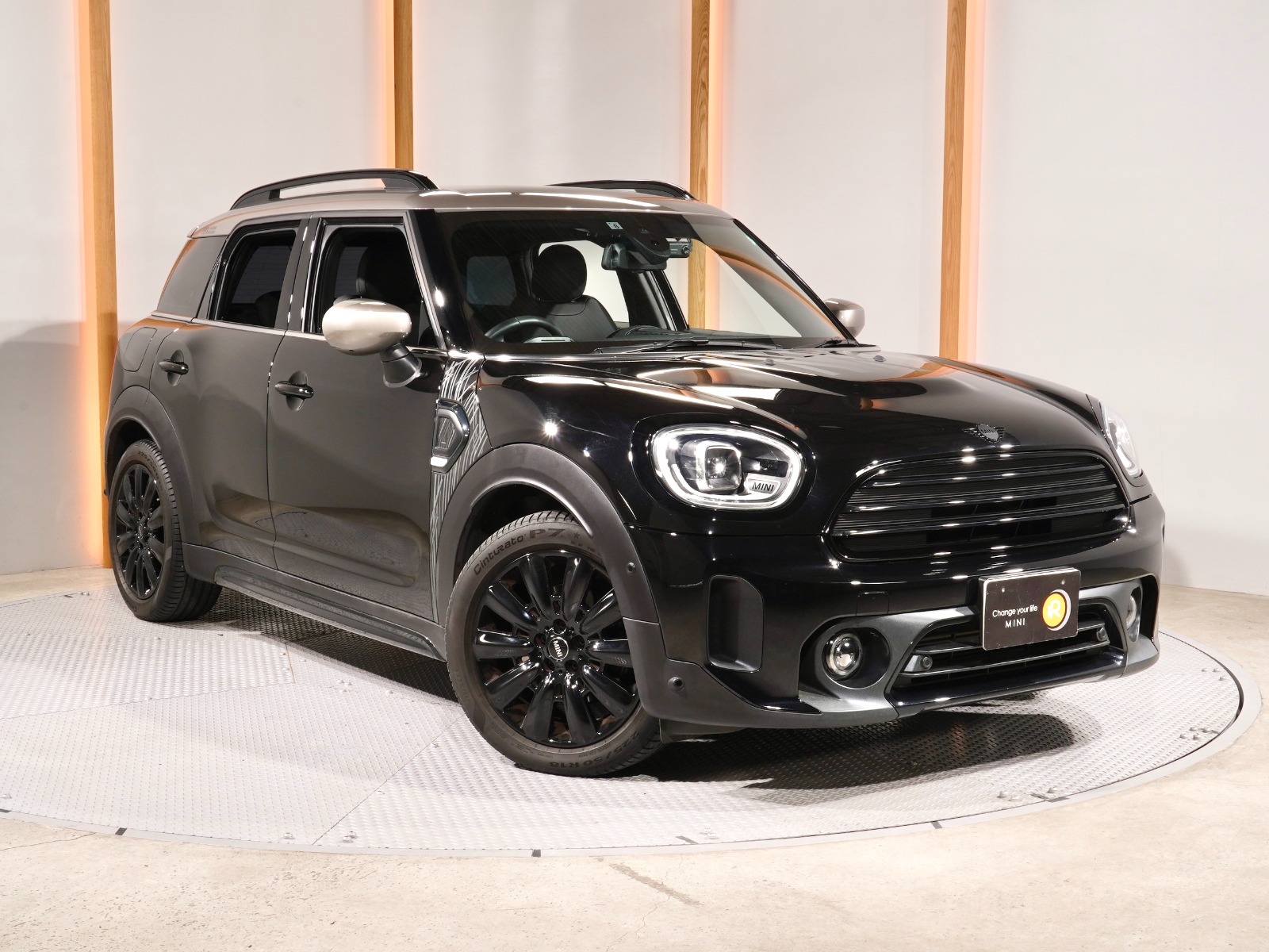 新型ミニカントリーマン(U25)発表！一新したのはデザインだけで