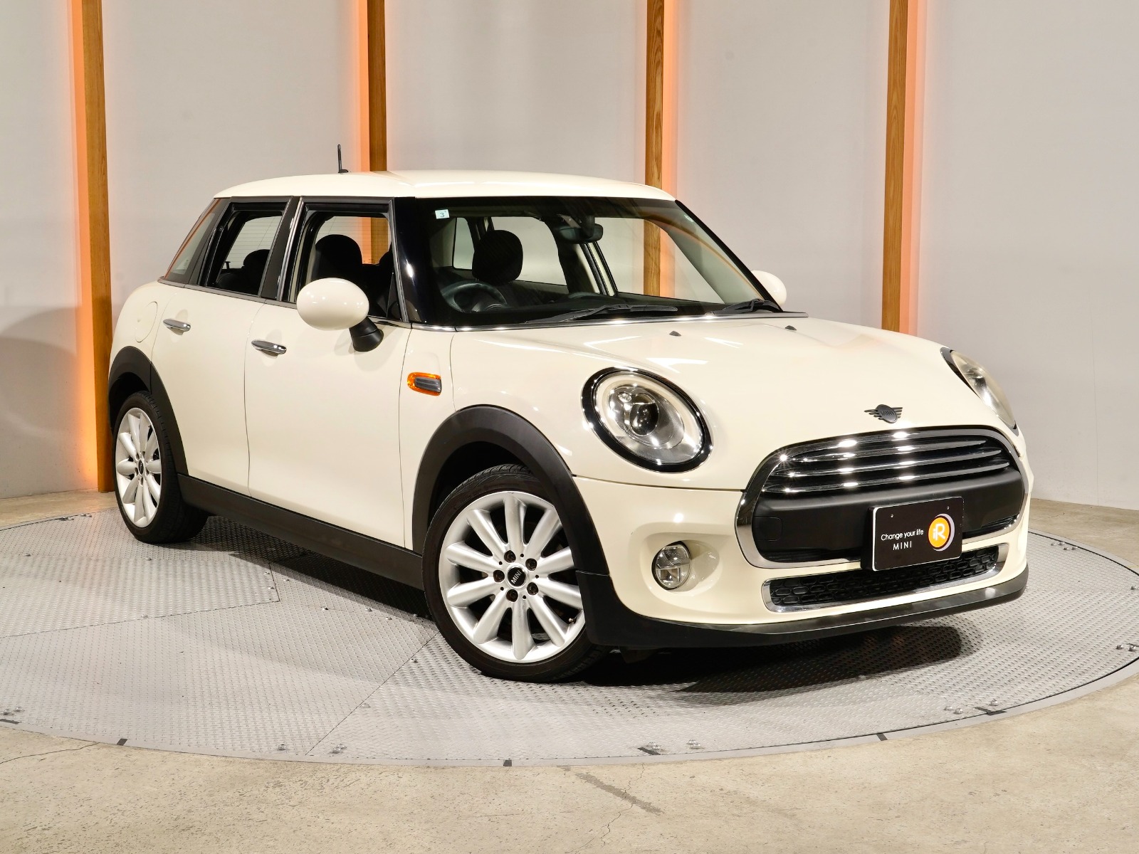 MINI界に衝撃のニュース！】MINI史上最強の定番カラーが生産終了