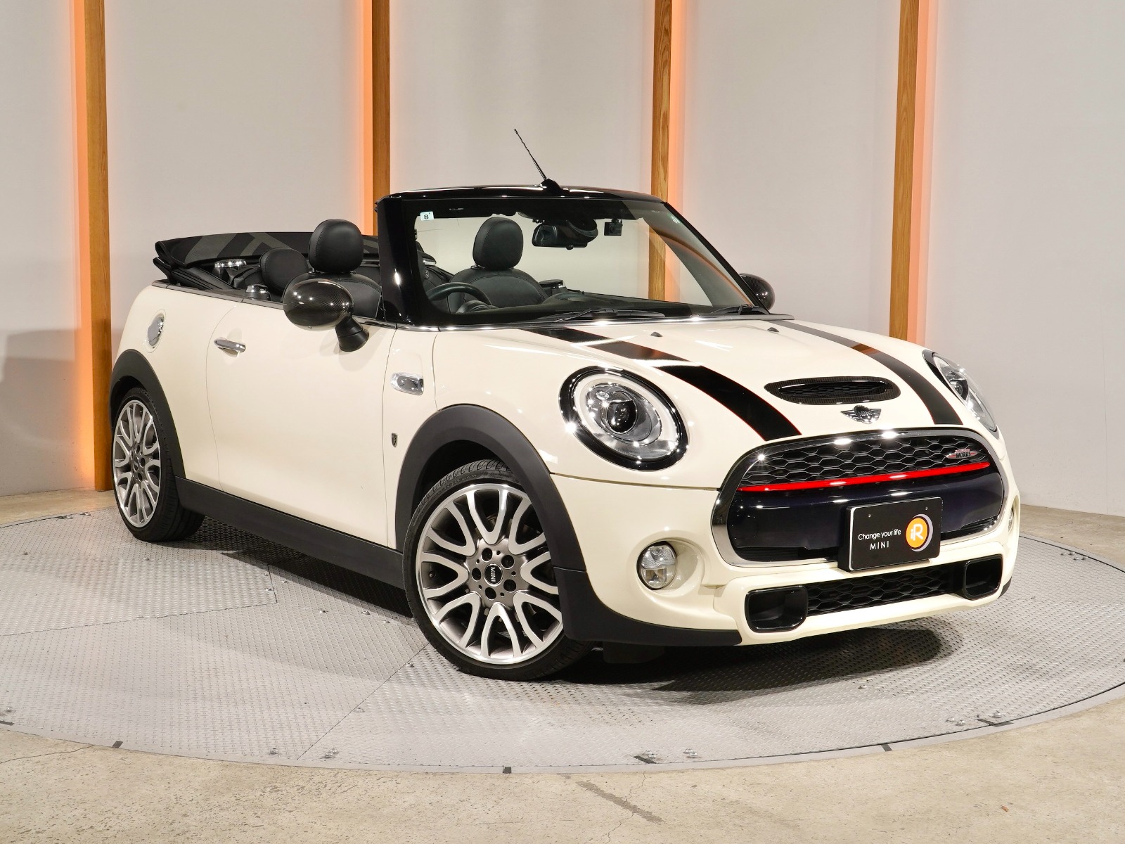 新型ミニクーパーコンバーチブル(F67)発表！内外装の分析＆先代モデル